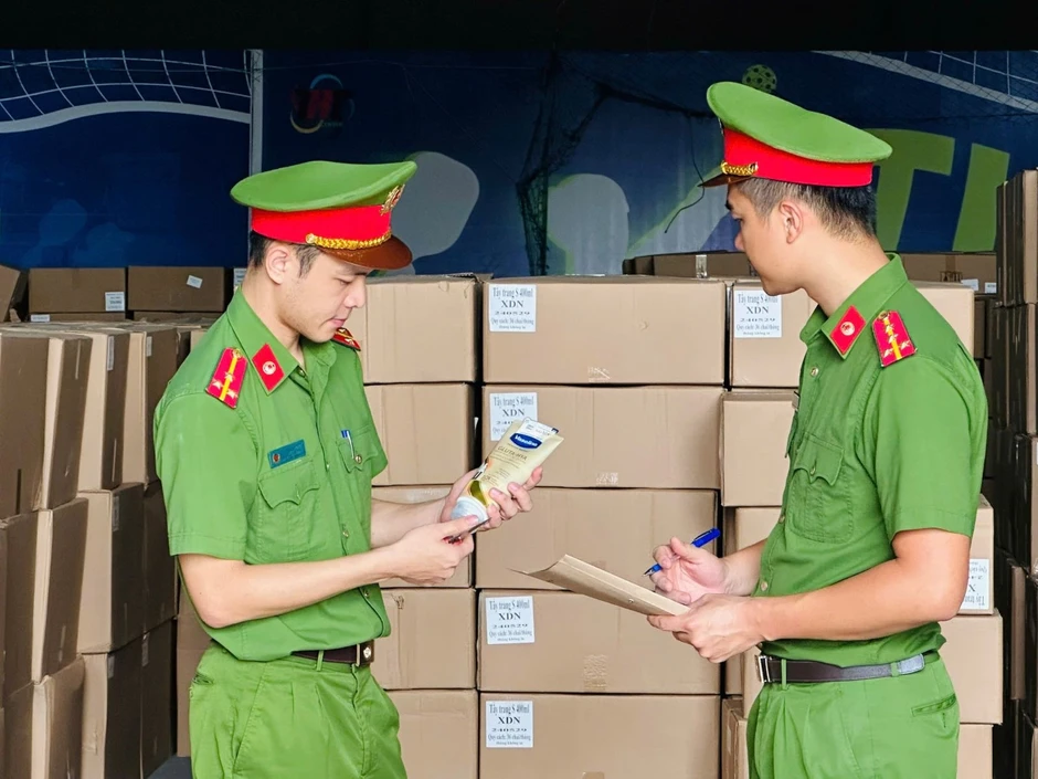Triệt phá đường dây sản xuất 1.000 tấn thuốc An Cung giả, công an công bố hình ảnh Triệt phá đường dây sản xuất 1.000 tấn thuốc An Cung giả, công an công bố hình ảnh