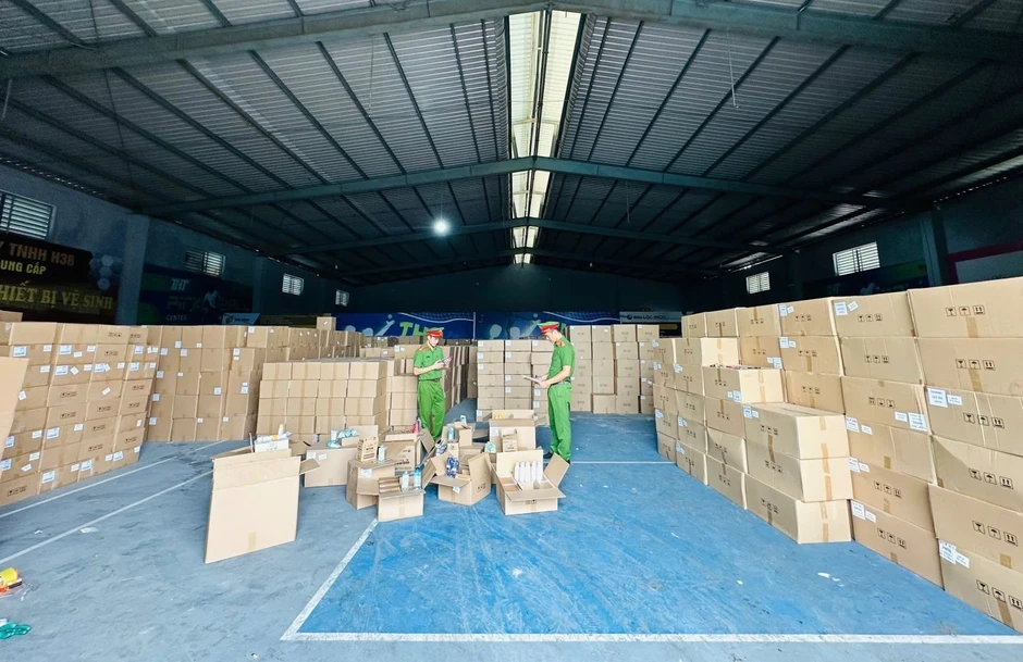 Triệt phá đường dây sản xuất 1.000 tấn thuốc An Cung giả, công an công bố hình ảnh Triệt phá đường dây sản xuất 1.000 tấn thuốc An Cung giả, công an công bố hình ảnh