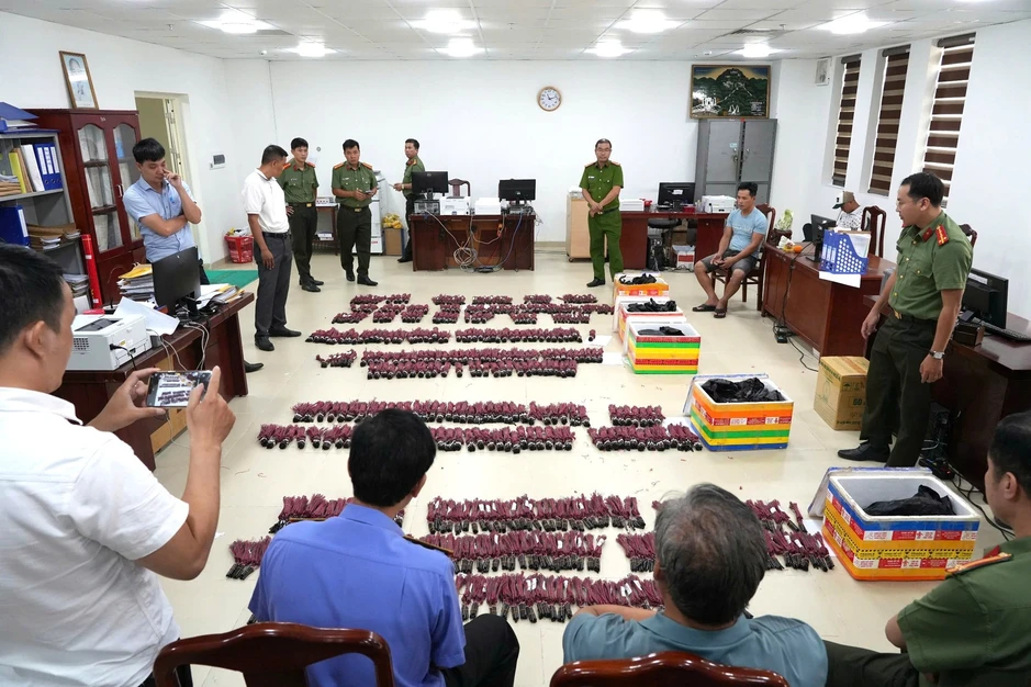 Triệt phá đường dây vận chuyển gần 9.300 kíp nổ từ Lào vào Việt Nam Triệt phá đường dây vận chuyển gần 9.300 kíp nổ từ Lào vào Việt Nam