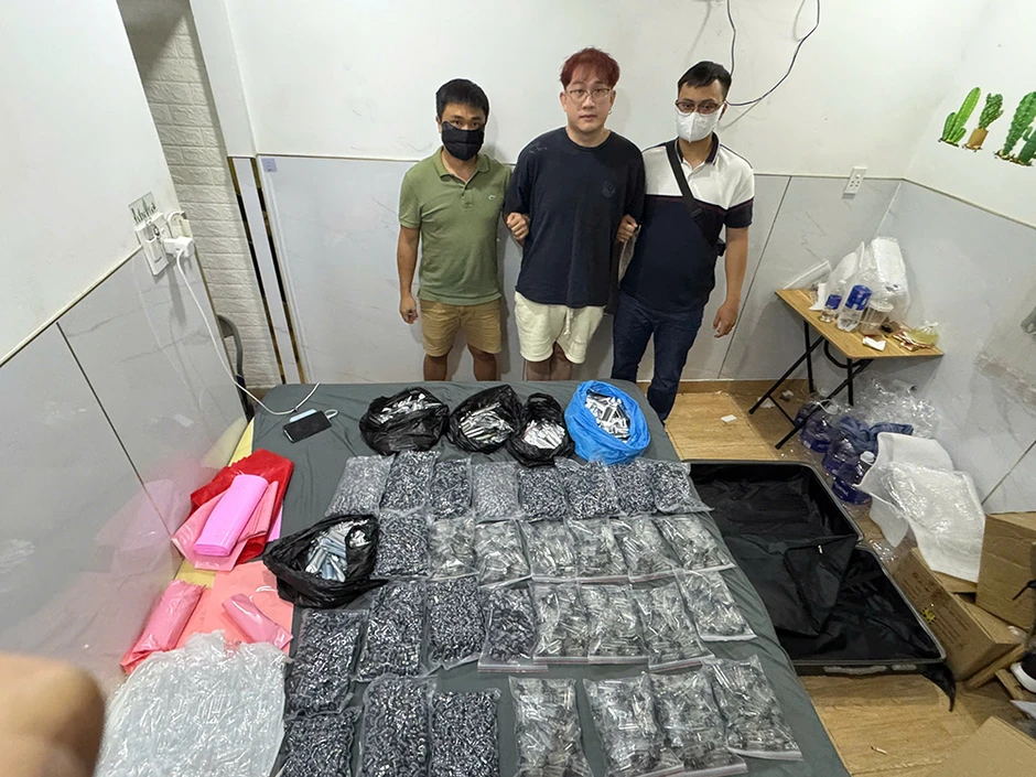 Triệt phá xưởng phối trộn ma túy do người nước ngoài tổ chức ở TPHCM Triệt phá xưởng phối trộn ma túy do người nước ngoài tổ chức ở TPHCM