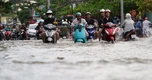 Triều cường sông Sài Gòn vượt đỉnh lịch sử, nhiều tuyến phố ngập sâu