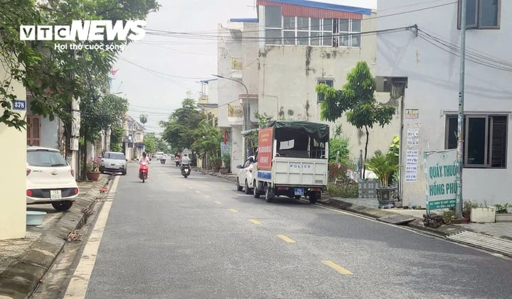 Triệu tập tài xế ô tô lấn làn tông xe máy chở 2 trẻ nhỏ rồi bỏ chạy ở Hải Phòng Triệu tập tài xế ô tô lấn làn tông xe máy chở 2 trẻ nhỏ rồi bỏ chạy ở Hải Phòng