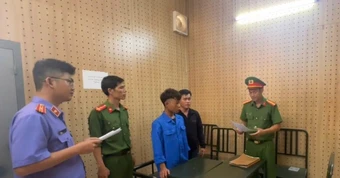 Trộm xe máy rồi tự ngã bất tỉnh bên đường, thanh niên bị bắt khẩn cấp