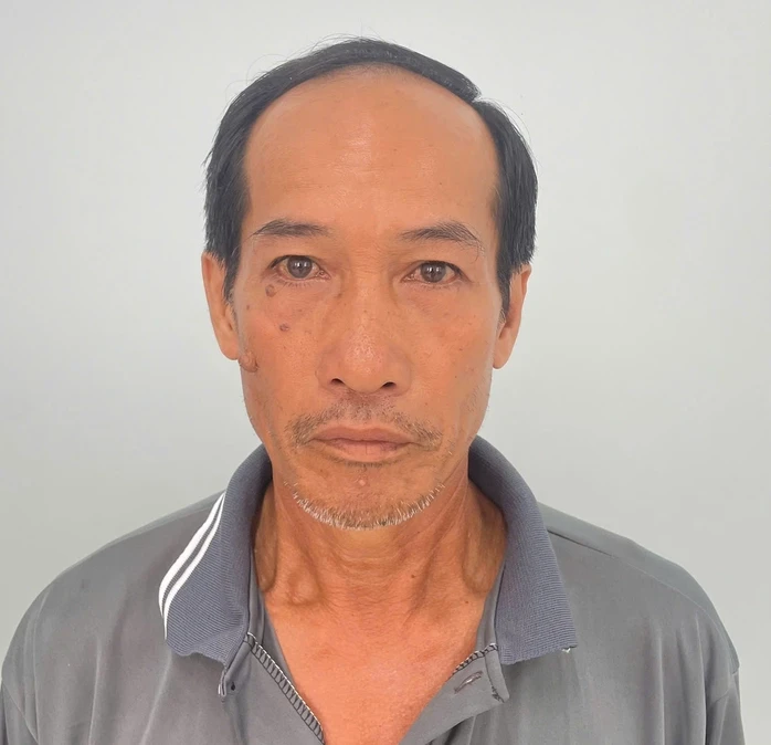 Trốn truy nã suốt 17 năm, người đàn ông bất ngờ ra đầu thú Trốn truy nã suốt 17 năm, người đàn ông bất ngờ ra đầu thú