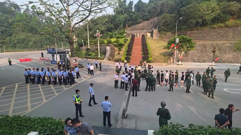 Trục xuất 30 người nước ngoài do vi phạm pháp luật tại Khánh Hòa Trục xuất 30 người nước ngoài do vi phạm pháp luật tại Khánh Hòa