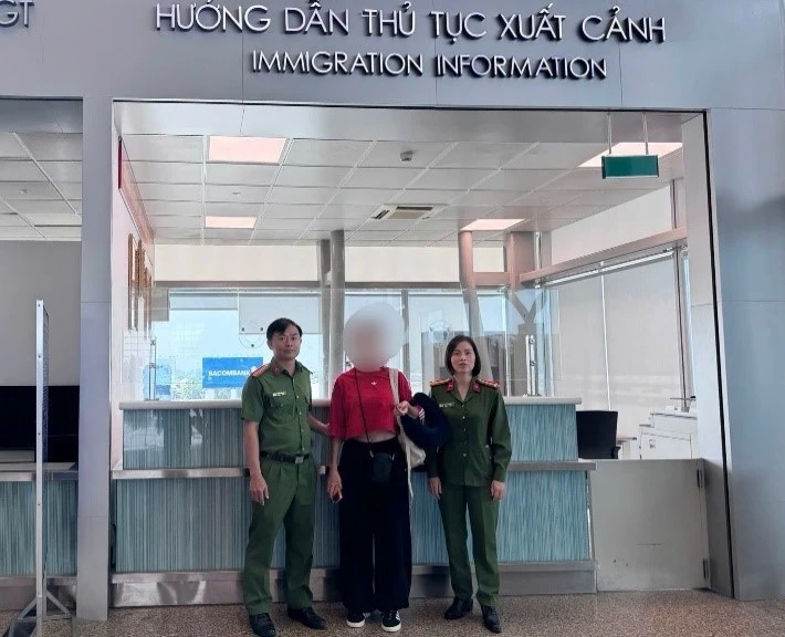Trục xuất vĩnh viễn nữ du khách khỏi Việt Nam Trục xuất vĩnh viễn nữ du khách khỏi Việt Nam