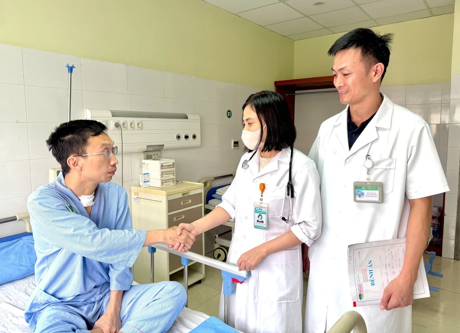 Trung tá Công an bị đâm trọng thương hồi phục kỳ diệu sau cuộc phẫu thuật 4 giờ Trung tá Công an bị đâm trọng thương hồi phục kỳ diệu sau cuộc phẫu thuật 4 giờ
