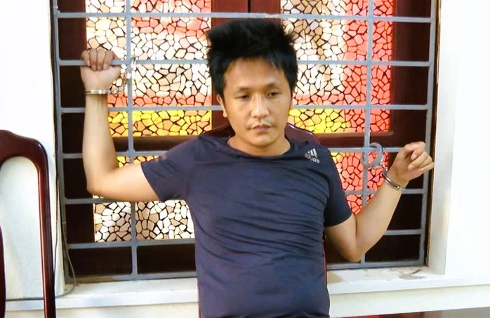 Trung tá công an bị đâm trọng thương khi làm nhiệm vụ Trung tá công an bị đâm trọng thương khi làm nhiệm vụ