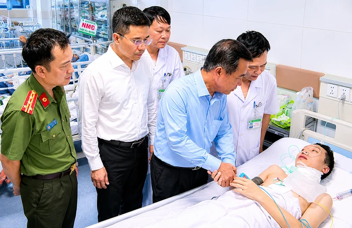Trung tá công an bị đâm trọng thương khi làm nhiệm vụ Trung tá công an bị đâm trọng thương khi làm nhiệm vụ