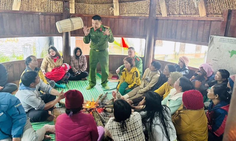 Trung tá Công an xin thôi chức vụ tăng cường về xã biên giới giúp dân Trung tá Công an xin thôi chức vụ tăng cường về xã biên giới giúp dân