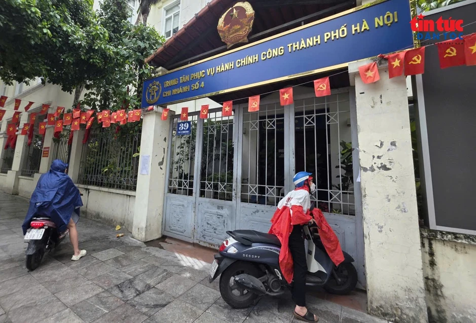 Trung tâm Phục vụ hành chính công Hà Nội sẽ đồng loạt mở cửa trở lại vào sáng thứ bảy Trung tâm Phục vụ hành chính công Hà Nội sẽ đồng loạt mở cửa trở lại vào sáng thứ bảy
