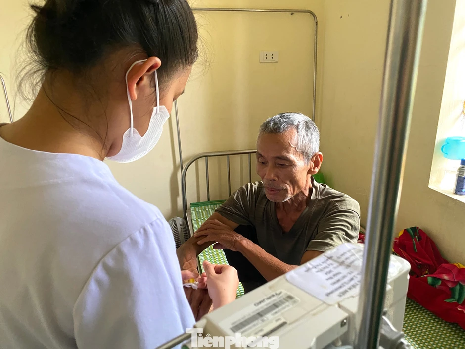 Trung tâm y tế Hoàng Mai ngập sâu trong lũ Trung tâm y tế Hoàng Mai ngập sâu trong lũ