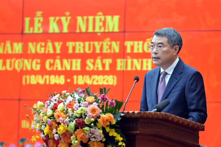Trung tướng Nguyễn Thanh Tùng đón nhận danh hiệu Anh hùng Lực lượng vũ trang nhân dân