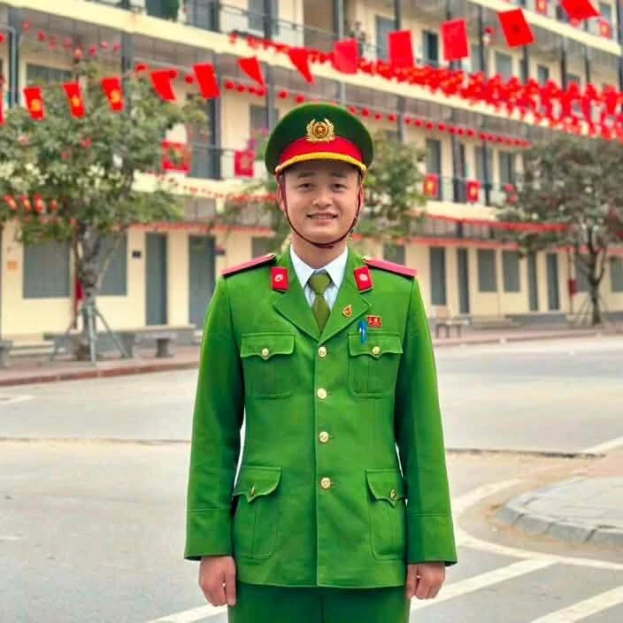 Trung úy công an cứu 2 người chới với dưới hồ nước Trung úy công an cứu 2 người chới với dưới hồ nước