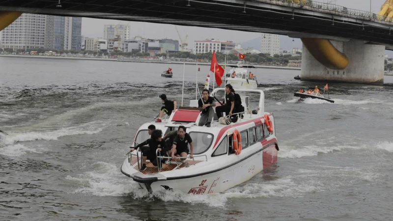 Trước giờ khai mạc Gala “Tổ quốc bình yên”, mãn nhãn màn hợp luyện của lực lượng Công an Trước giờ khai mạc Gala “Tổ quốc bình yên”, mãn nhãn màn hợp luyện của lực lượng Công an