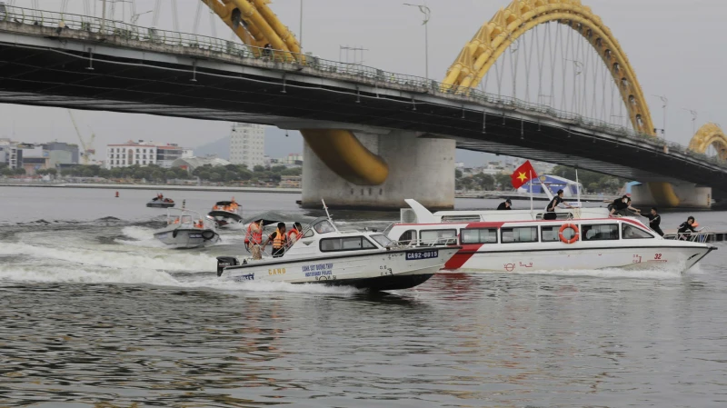 Trước giờ khai mạc Gala “Tổ quốc bình yên”, mãn nhãn màn hợp luyện của lực lượng Công an Trước giờ khai mạc Gala “Tổ quốc bình yên”, mãn nhãn màn hợp luyện của lực lượng Công an