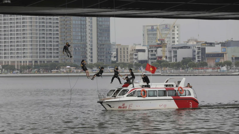 Trước giờ khai mạc Gala “Tổ quốc bình yên”, mãn nhãn màn hợp luyện của lực lượng Công an Trước giờ khai mạc Gala “Tổ quốc bình yên”, mãn nhãn màn hợp luyện của lực lượng Công an