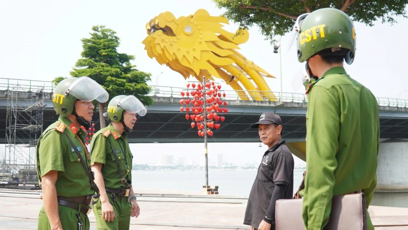 Trước giờ khai mạc Gala “Tổ quốc bình yên”, mãn nhãn màn hợp luyện của lực lượng Công an Trước giờ khai mạc Gala “Tổ quốc bình yên”, mãn nhãn màn hợp luyện của lực lượng Công an