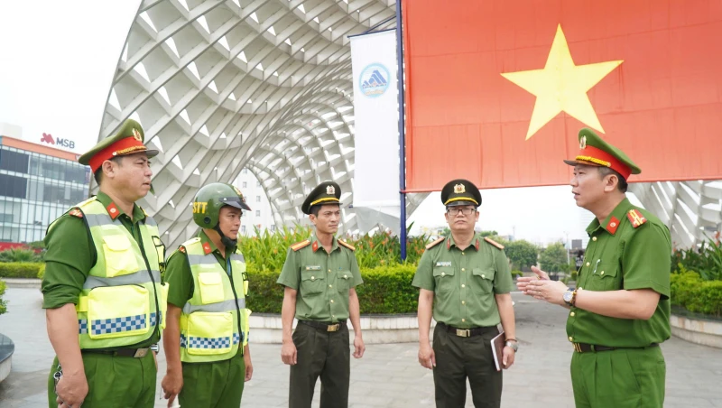 Trước giờ khai mạc Gala “Tổ quốc bình yên”, mãn nhãn màn hợp luyện của lực lượng Công an Trước giờ khai mạc Gala “Tổ quốc bình yên”, mãn nhãn màn hợp luyện của lực lượng Công an
