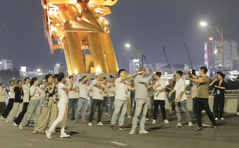 Trước giờ khai mạc Gala “Tổ quốc bình yên”, mãn nhãn màn hợp luyện của lực lượng Công an Trước giờ khai mạc Gala “Tổ quốc bình yên”, mãn nhãn màn hợp luyện của lực lượng Công an