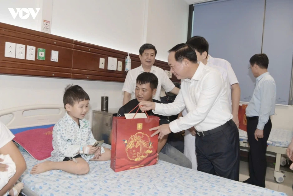 Trưởng Ban Tuyên giáo Trung ương thăm, động viên bệnh nhi dịp Tết Trung thu Trưởng Ban Tuyên giáo Trung ương thăm, động viên bệnh nhi dịp Tết Trung thu