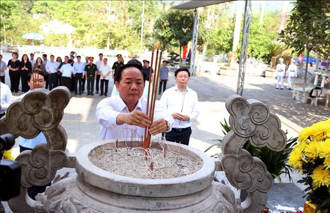 Trưởng Ban Tuyên giáo và Dân vận Trung ương Trịnh Văn Quyết tri ân các gia đình chính sách tại Tuyên Quang Trưởng Ban Tuyên giáo và Dân vận Trung ương Trịnh Văn Quyết tri ân các gia đình chính sách tại Tuyên Quang