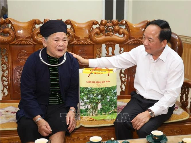 Trưởng Ban Tuyên giáo và Dân vận Trung ương Trịnh Văn Quyết tri ân các gia đình chính sách tại Tuyên Quang Trưởng Ban Tuyên giáo và Dân vận Trung ương Trịnh Văn Quyết tri ân các gia đình chính sách tại Tuyên Quang