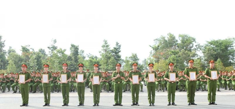 Trường Cao đẳng CSND II trao bằng tốt nghiệp cho hơn 1380 học viên Cảnh sát khóa K30S Trường Cao đẳng CSND II trao bằng tốt nghiệp cho hơn 1380 học viên Cảnh sát khóa K30S