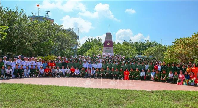 Trường Sa - sức sống nơi tiền tiêu Tổ quốc - Bài 1: Mang hơi ấm đất liền ra đảo xa Trường Sa - sức sống nơi tiền tiêu Tổ quốc - Bài 1: Mang hơi ấm đất liền ra đảo xa