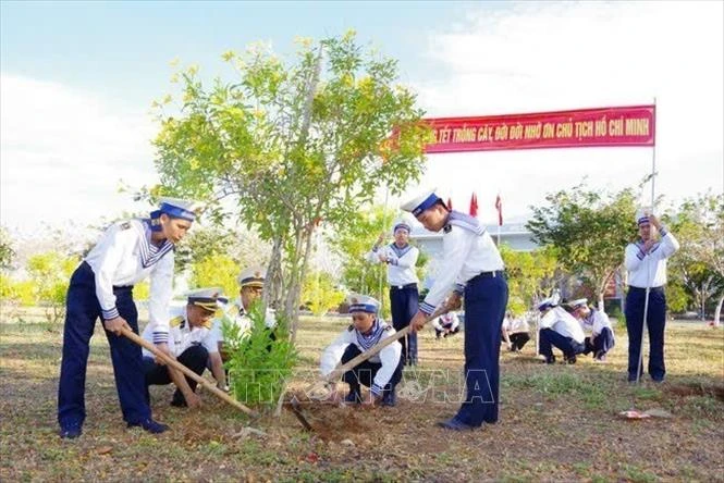 Trường Sa - sức sống nơi tiền tiêu Tổ quốc - Bài 2: Những mầm xanh giữa trùng khơi Trường Sa - sức sống nơi tiền tiêu Tổ quốc - Bài 2: Những mầm xanh giữa trùng khơi