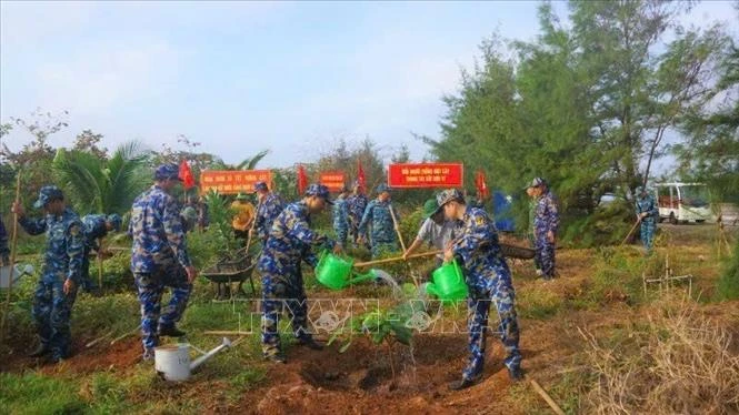 Trường Sa - sức sống nơi tiền tiêu Tổ quốc - Bài 2: Những mầm xanh giữa trùng khơi Trường Sa - sức sống nơi tiền tiêu Tổ quốc - Bài 2: Những mầm xanh giữa trùng khơi