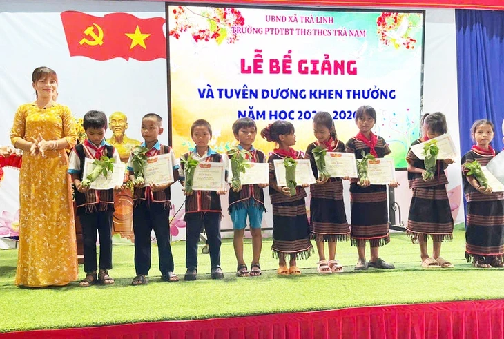 Trường trao thưởng bằng sâm Ngọc Linh: Ý nghĩa nhưng trồng ở đâu, chăm sóc sao? Trường trao thưởng bằng sâm Ngọc Linh: Ý nghĩa nhưng trồng ở đâu, chăm sóc sao?