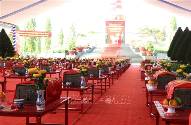 Truy điệu, an táng 158 hài cốt liệt sĩ quân tình nguyện và chuyên gia Việt Nam hy sinh tại Campuchia Truy điệu, an táng 158 hài cốt liệt sĩ quân tình nguyện và chuyên gia Việt Nam hy sinh tại Campuchia