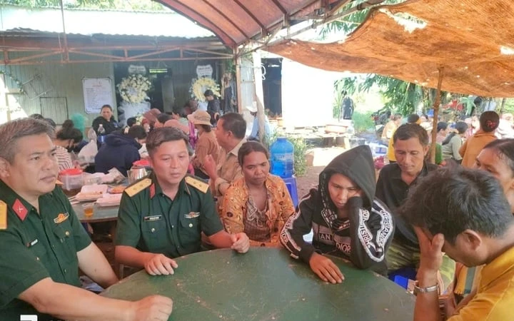 Truy tặng bằng khen cho chiến sĩ Kpă Thiêp cứu người bị điện giật ở Gia Lai Truy tặng bằng khen cho chiến sĩ Kpă Thiêp cứu người bị điện giật ở Gia Lai