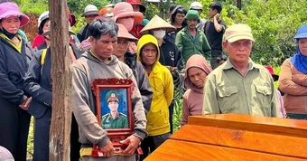 Truy tặng bằng khen cho thượng sĩ hy sinh khi cứu 2 người bị điện giật