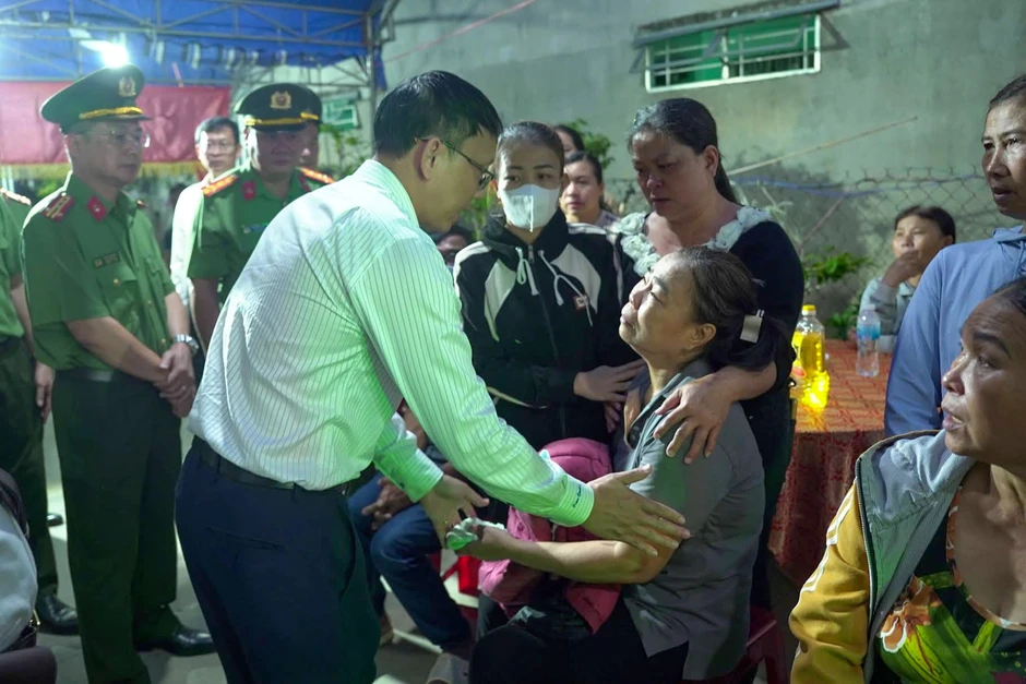 Truy thăng cấp bậc hàm cho Đại úy Công an hy sinh khi làm nhiệm vụ Truy thăng cấp bậc hàm cho Đại úy Công an hy sinh khi làm nhiệm vụ