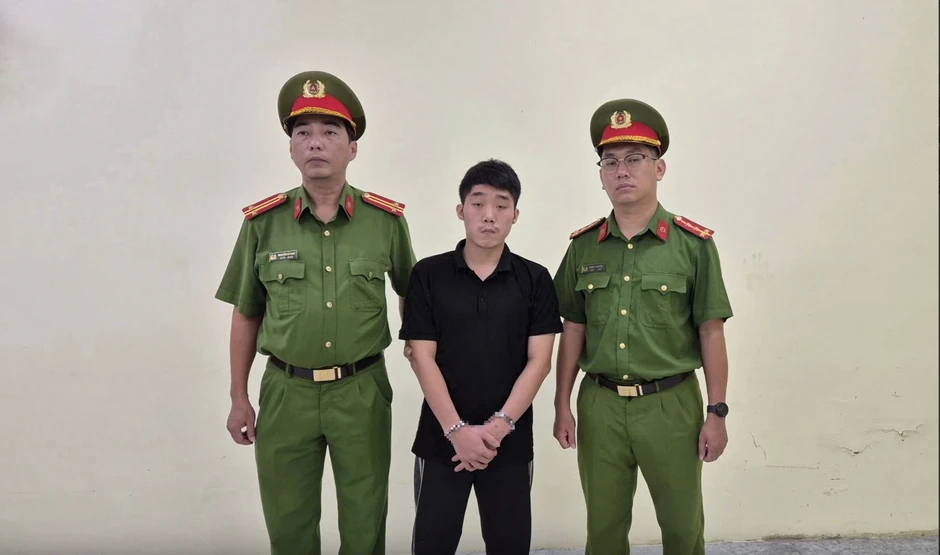 Truy tố 2 TikToker Tàng Keng Ông Trùm, Dù Bầu Trời: Cái giá của miệt thị vùng miền Truy tố 2 TikToker Tàng Keng Ông Trùm, Dù Bầu Trời: Cái giá của miệt thị vùng miền