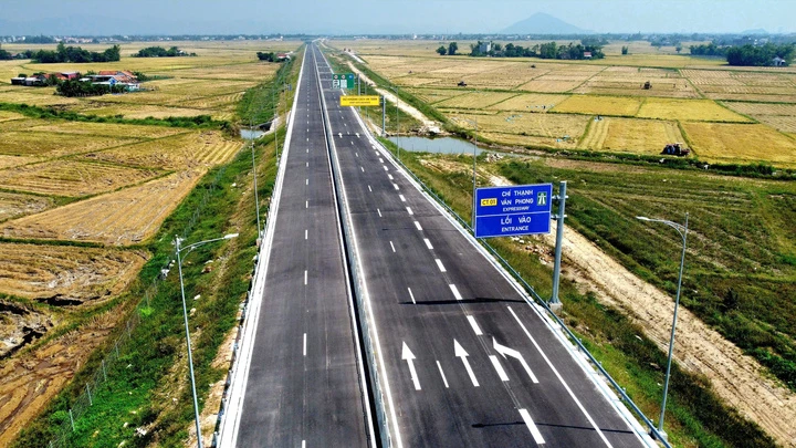 Từ 14h hôm nay, 5 đoạn cao tốc Bắc - Nam qua miền Trung bắt đầu thu phí Từ 14h hôm nay, 5 đoạn cao tốc Bắc - Nam qua miền Trung bắt đầu thu phí