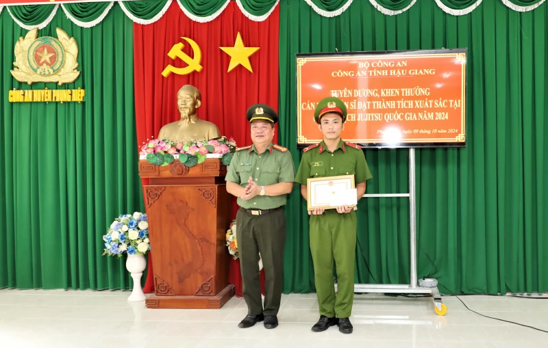 Từ chiến sĩ nghĩa vụ đến gương mặt trẻ Công an tiêu biểu toàn quốc
