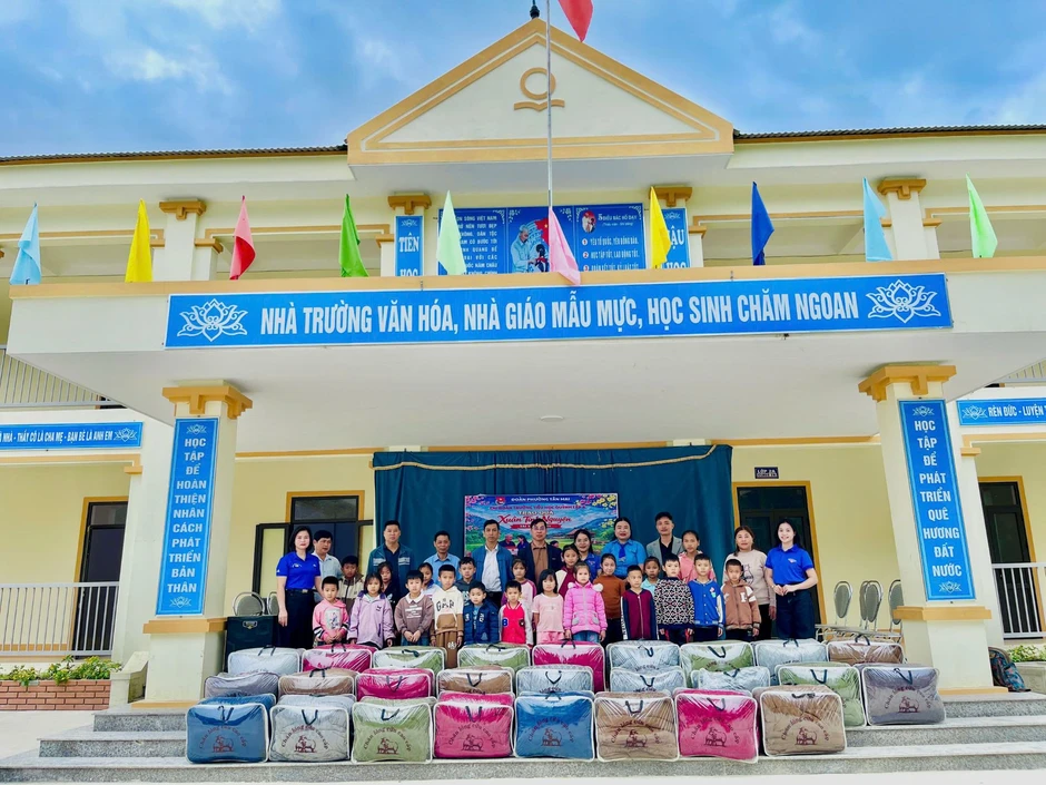 Từ cô giáo bản làng đến đại biểu Quốc hội đầu tiên người dân tộc Ơ Đu Từ cô giáo bản làng đến đại biểu Quốc hội đầu tiên người dân tộc Ơ Đu