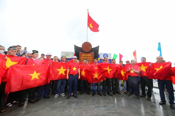 Tự hào cờ Tổ quốc trong lòng ngư dân khánh hòa 7 năm qua Tự hào cờ Tổ quốc trong lòng ngư dân khánh hòa 7 năm qua