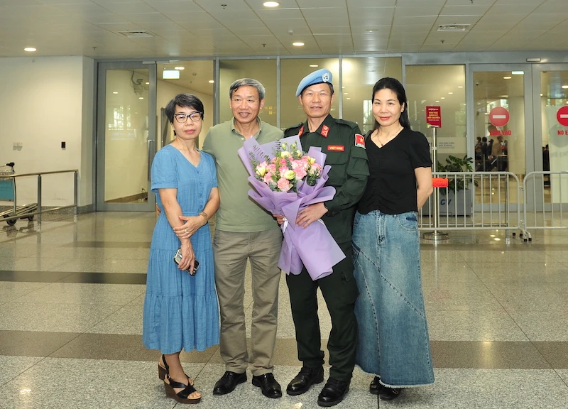 Tự hào ngày trở về của sĩ quan Công an gìn giữ hoà bình Tự hào ngày trở về của sĩ quan Công an gìn giữ hoà bình