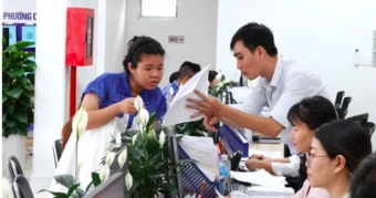 Từ ngày 1.1, công nhân viên ở TP.HCM và Hà Nội được tăng lương như thế nào?