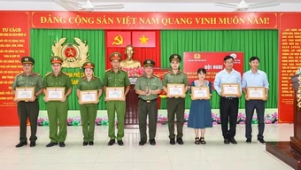 Tủ sách hướng thiện - cầu nối hoàn lương cho những con người lầm lỡ