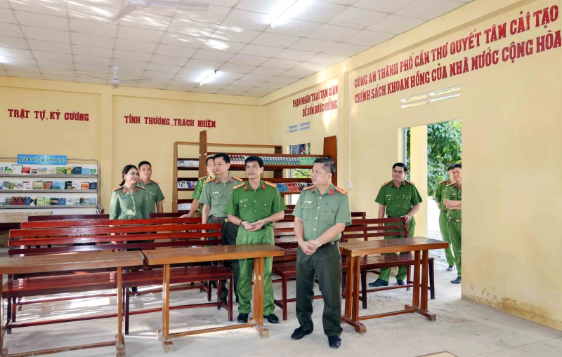 Tủ sách hướng thiện - cầu nối hoàn lương cho những con người lầm lỡ Tủ sách hướng thiện - cầu nối hoàn lương cho những con người lầm lỡ