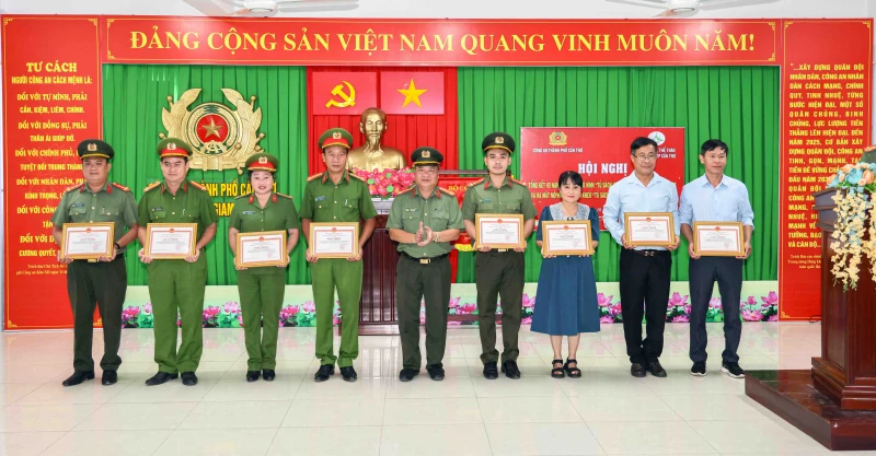 Tủ sách hướng thiện - cầu nối hoàn lương cho những con người lầm lỡ Tủ sách hướng thiện - cầu nối hoàn lương cho những con người lầm lỡ