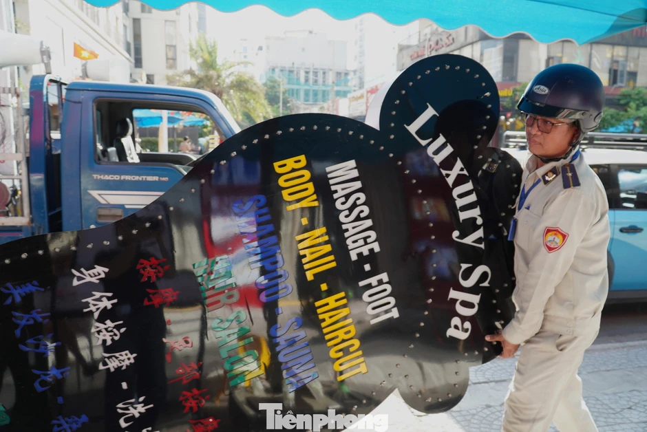 Từ vụ biển hiệu ‘trắng’ tiếng Việt ở Đà Nẵng, làm biển hiệu ra sao để không bị phạt? Từ vụ biển hiệu ‘trắng’ tiếng Việt ở Đà Nẵng, làm biển hiệu ra sao để không bị phạt?