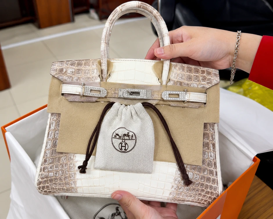 Túi Hermes của bà Trương Mỹ Lan có giá khởi điểm hơn 4,1 tỷ đồng Túi Hermes của bà Trương Mỹ Lan có giá khởi điểm hơn 4,1 tỷ đồng
