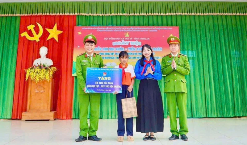 Tuổi trẻ Công an Nghệ An xung kích, sáng tạo, lập công, vì bình yên cuộc sống Tuổi trẻ Công an Nghệ An xung kích, sáng tạo, lập công, vì bình yên cuộc sống