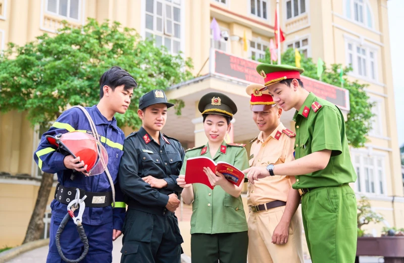 Tuổi trẻ Công an nhân dân trước cơ hội lớn góp phần hiện thực hóa khát vọng đất nước vươn mình Tuổi trẻ Công an nhân dân trước cơ hội lớn góp phần hiện thực hóa khát vọng đất nước vươn mình
